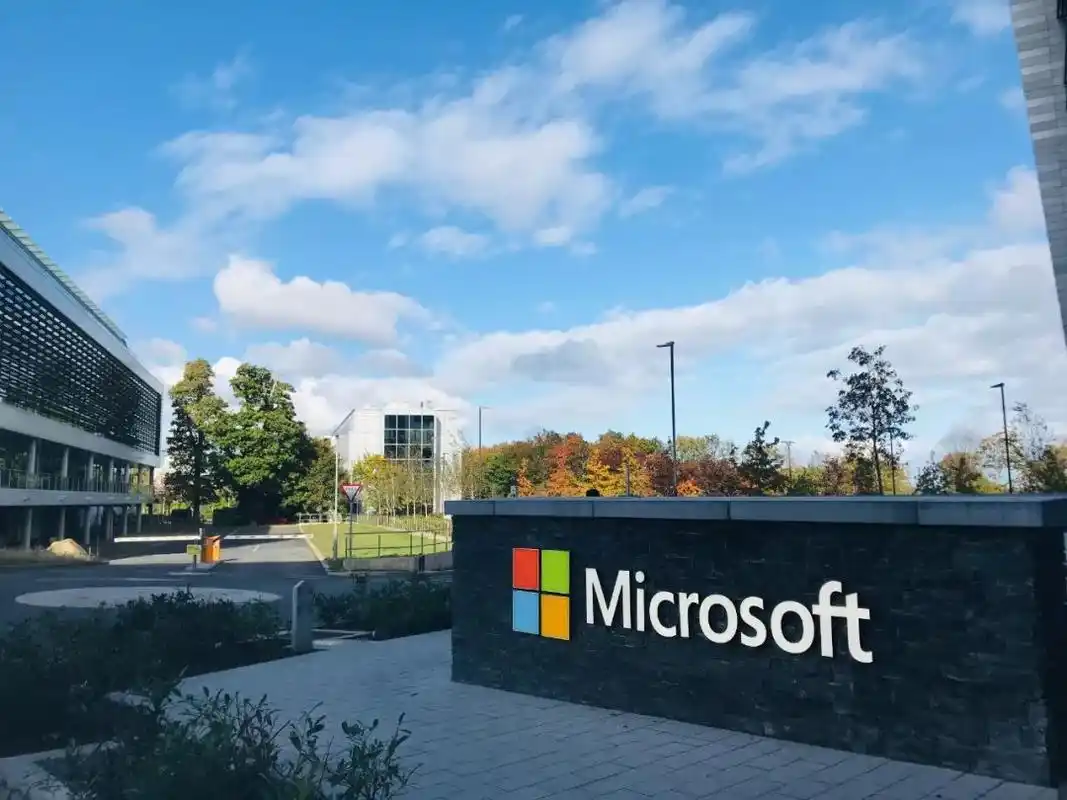 微软市值破25万亿美元比尔盖茨却是大输家少赚了11万亿美元