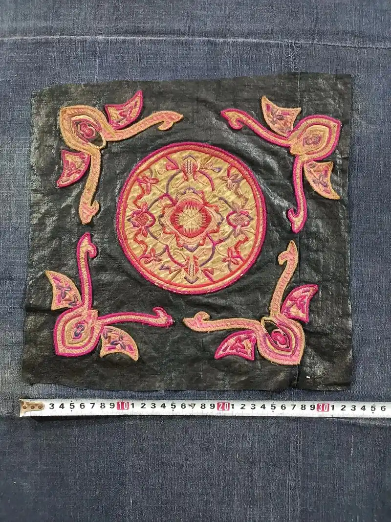 苗族绣片蜘蛛蝴蝶相聚纹样图案精美古朴年代感极好50年代左右