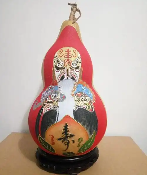 匠人说王建夫苦心耕耘创新彩绘葫芦