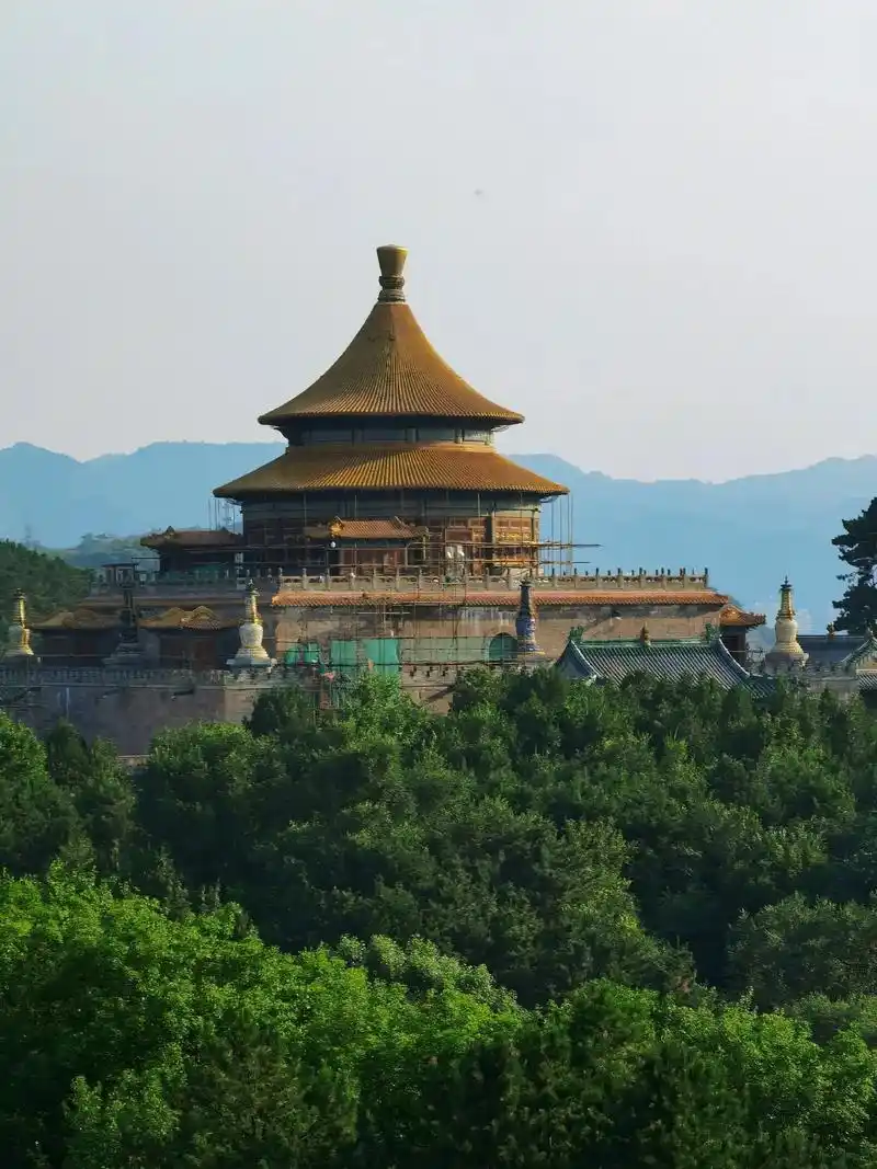 承德避暑山庄神奇的棒槌山. - 抖音