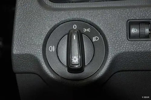 这个开关就是大灯开关