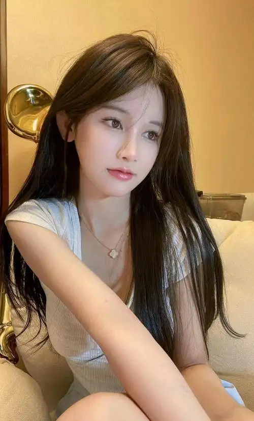 对于自己的女神是否喜欢自己有点拿不准,其实女孩子都是感性的动物,从