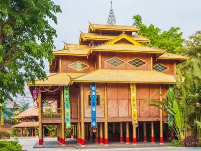 西双版纳风光泼水节节日夏天在泰国传统新年泼水节水浇到泰国泼水节