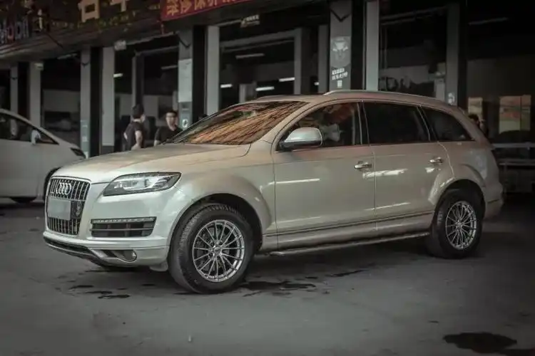 奥迪q7改装升级,18寸锻造轮毂完美适配,气场全开!