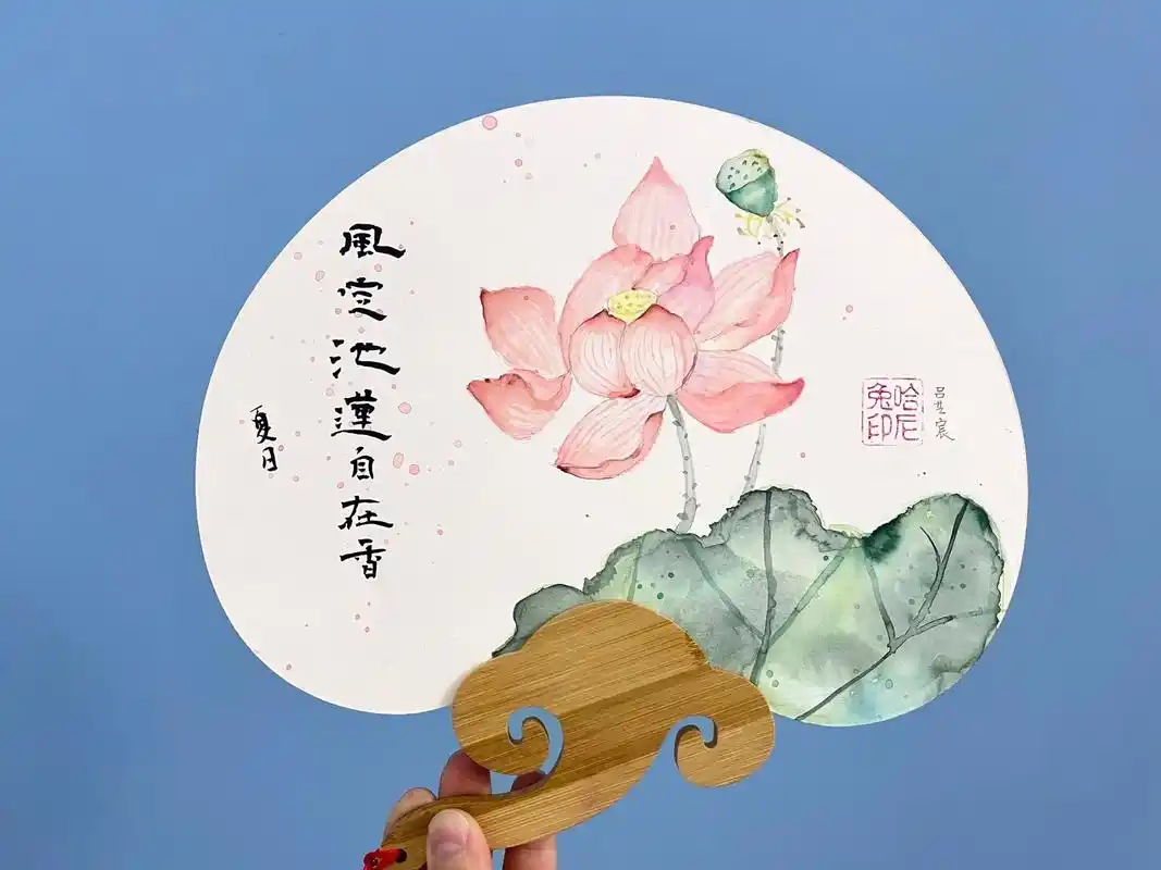 夏荷加上题字更美啦78.#夏日荷花 #古风扇子 #团扇手作 - 抖音