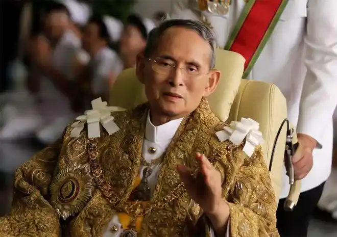 泰国:一个政治教科书难以解释的国家,是人民诉说不尽的辛酸|普密蓬