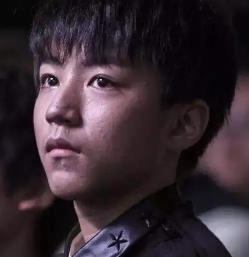 18岁的王俊凯满脸粉刺状况糟糕,颜值不及普通少年!