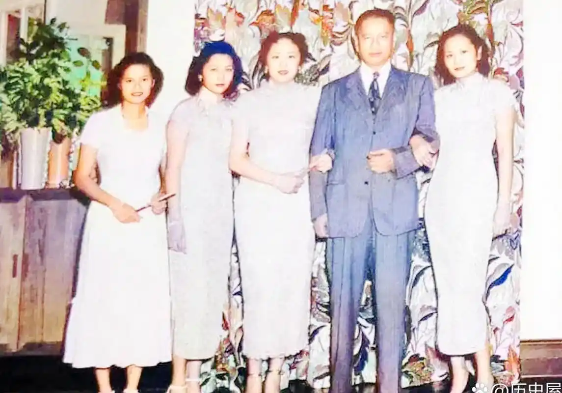 1949年,宋子文,张乐怡夫妇和三个女儿的全家福.