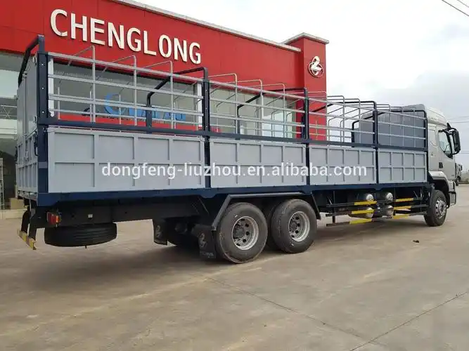 东风6x4 货运卡车围栏卡车家畜运输