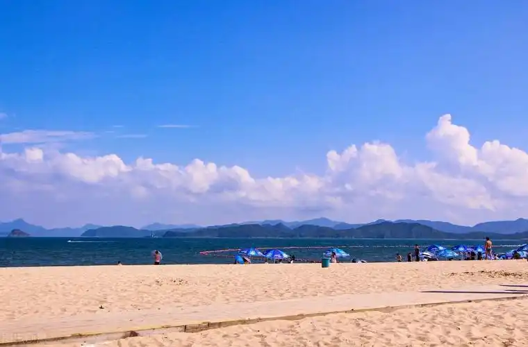 小知识:中国十大最美海滩排名榜(国内10大绝美海滩介绍)-图6