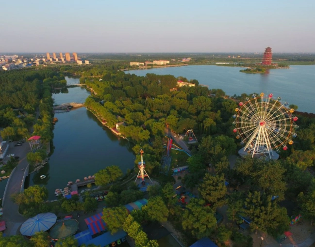 山东省滨州蒲园,位于蒲湖风景区,湖光翠柳很迷人