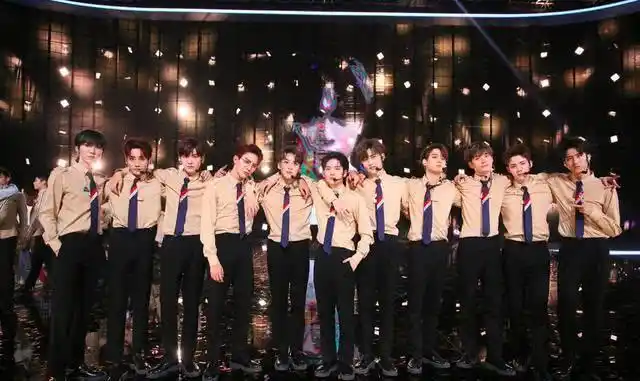 正当红的四大男团百分九rise超帅他们堪称王牌组合