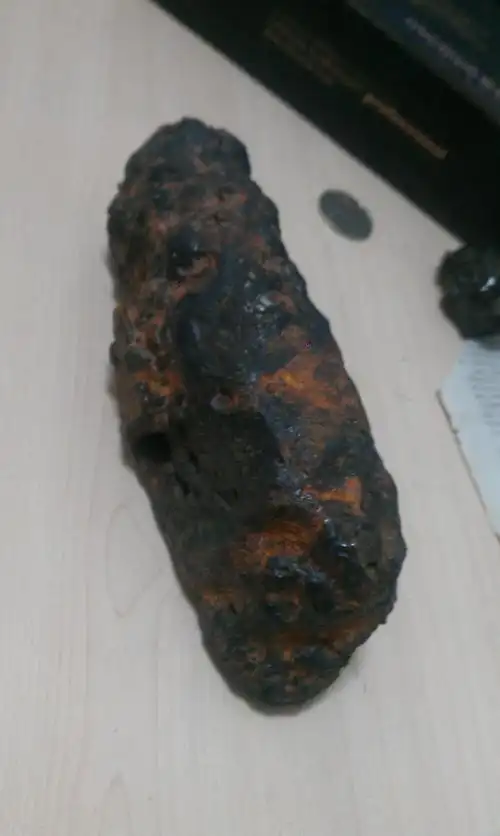 在江边捡的铁石头是什么,有图