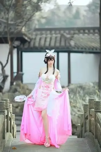 王者荣耀甄姬游园惊梦cos 小姐姐的大长腿美翻了