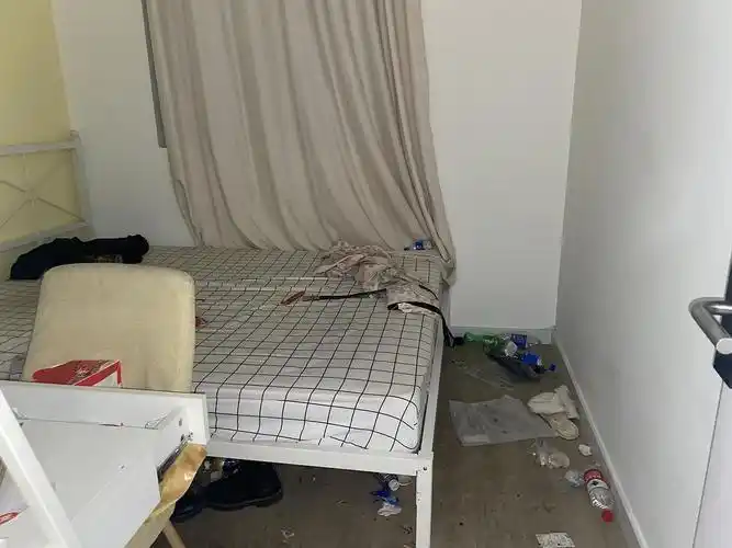 omg!第一次见到这么脏的房间