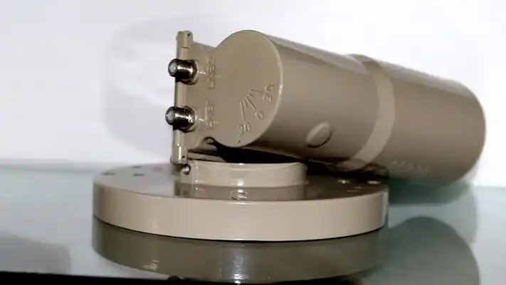 c波段双输出双极化高频头