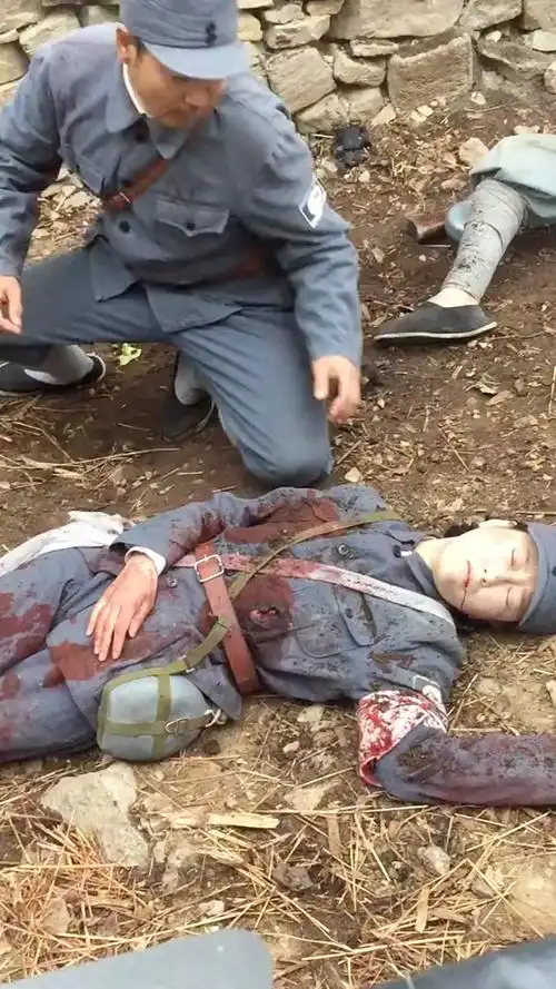 女战士牺牲,感人的一幕