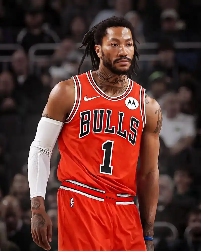 德里克罗斯很可能以自由球员的身份离开尼克斯,据外媒报道,公牛