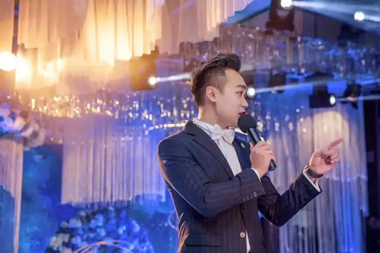 疫情隔离婚礼主持人都在做什么