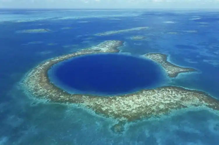 世界遗产伯利兹生物礁大蓝洞