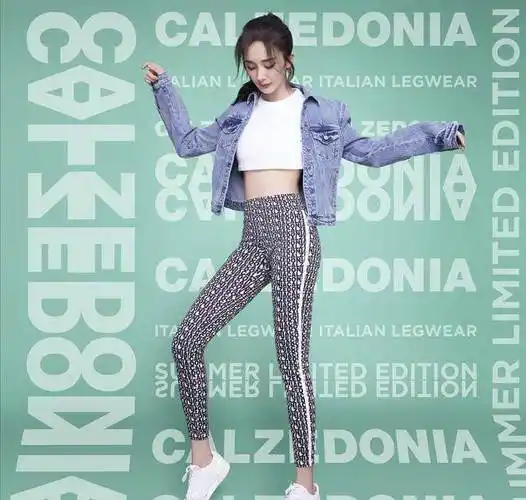 杨幂身材可是在娱乐圈top榜上的常客,纤腰细腿,前凸后翘的火辣身材