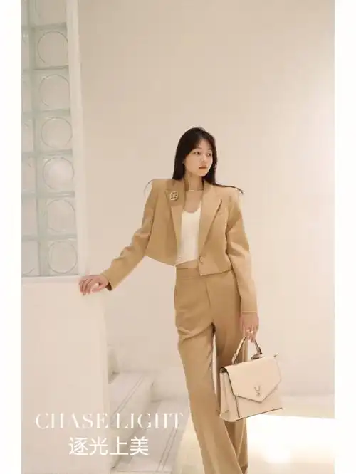 卡其色属于秋天的精致和优雅