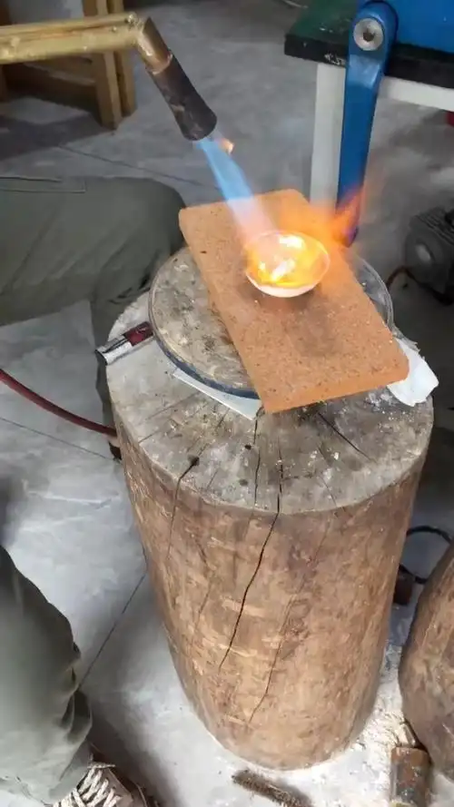 在家自制银饰,用小型熔炼炉熔银该怎么操作?