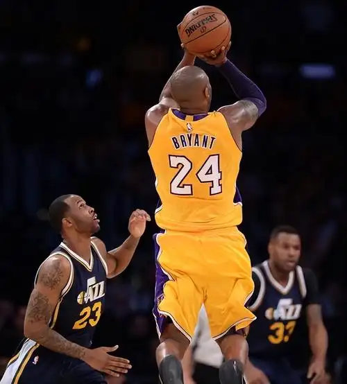 科比的体力有所恢复,在第三节比赛中,科比的投篮命中率明显提高,显然