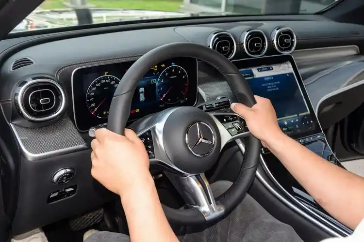 奔驰glcglc 260 l 4matic 动感型 7座主驾驶位