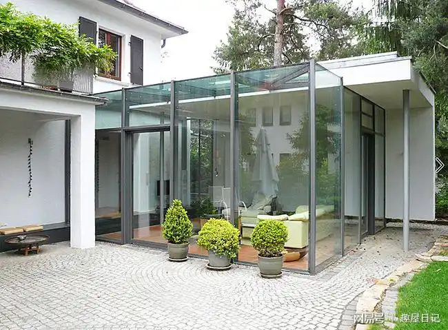 庭院设计2个钢结构玻璃阳光房案例从此花园里也能摆沙发茶几