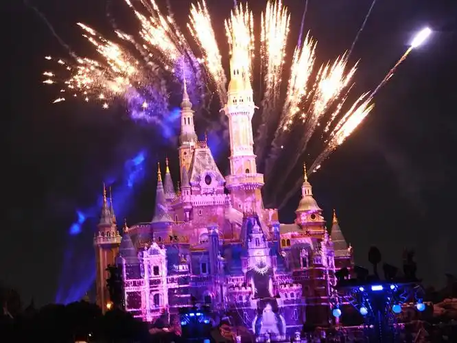 迪士尼焕景露台位的烟花视角