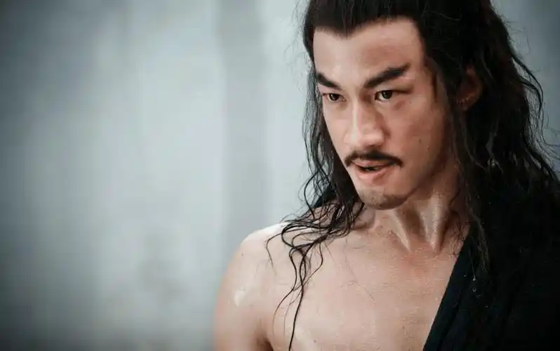 原创瘦成猴就别演猛将了看何润东如何诠释一夫当关万夫莫开