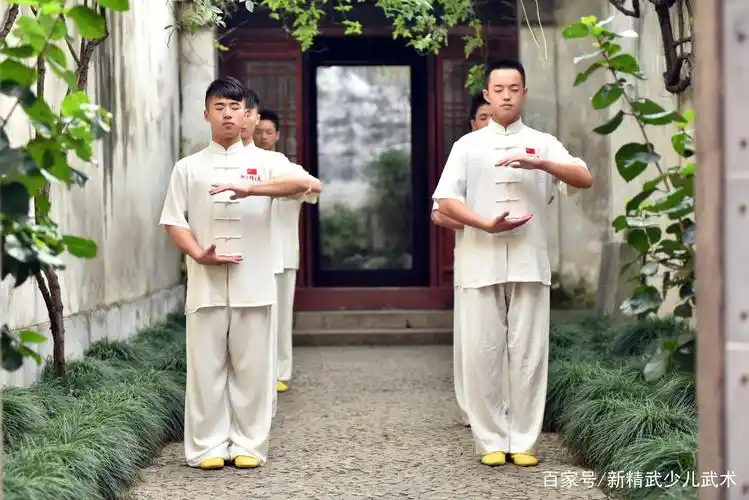 我家孩子今年12岁,给他报个少儿武术班,还来得及吗?