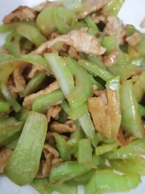 0人做过这道菜dawnxz用料芥兰头半颗瘦肉200克姜2片芥兰头炒肉的做法