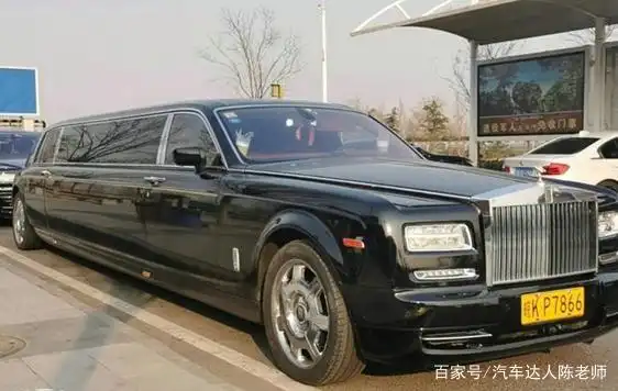 加长版劳斯莱斯幻影有多牛?车长近9米售价过亿,国内仅此一辆