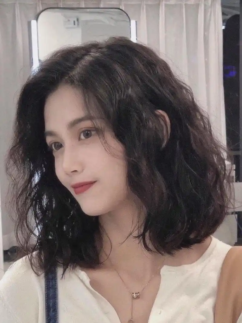 短发尴尬期必备法式烫发～圆脸国字脸也适合 短发尴尬期必备法式烫发