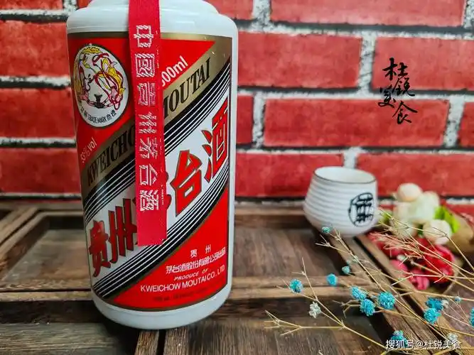 没想到,茅台酒的红飘带用处这么多,除了装饰还能防伪,开眼界了