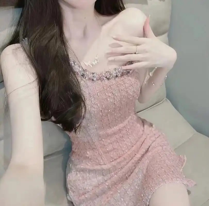 纯欲身材女生头像