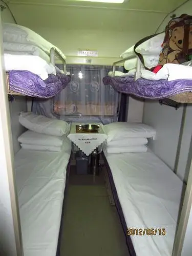 卧铺150多,很干净,这列车人也很多昆明-丽江(k9606/k9607)青椒炒肉,炒