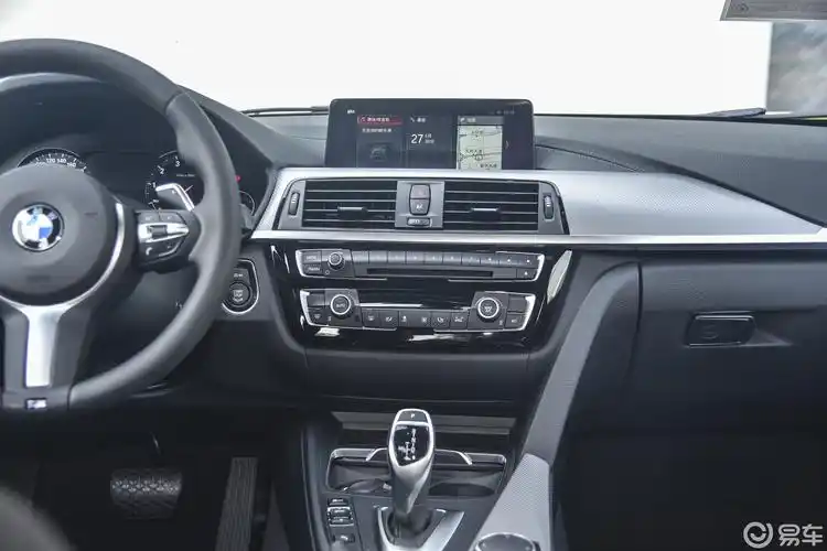 【宝马3系2018款320i m运动曜夜版内饰全景正拍汽车图片-汽车图片大全