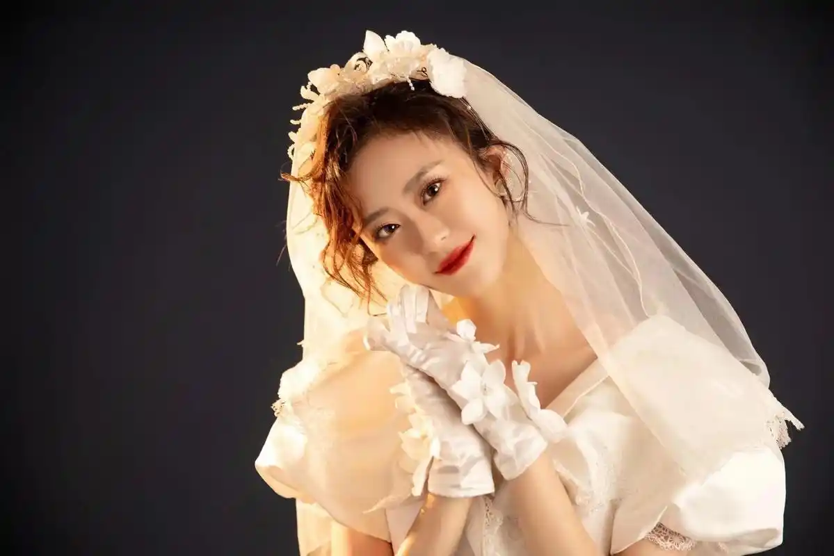 100%客片分享 女生过生日一定要拍一次的复古单人婚纱照~ 少女单人