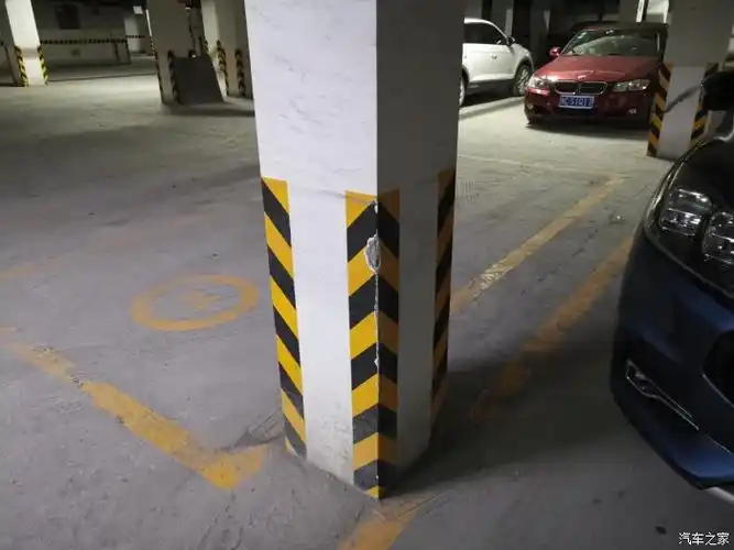 又撞地下室柱子了