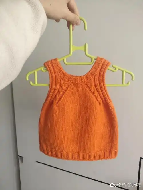 棒针宝宝小背心 编织浅记录: 1,片织,底边起完针以后先织一行下针,再