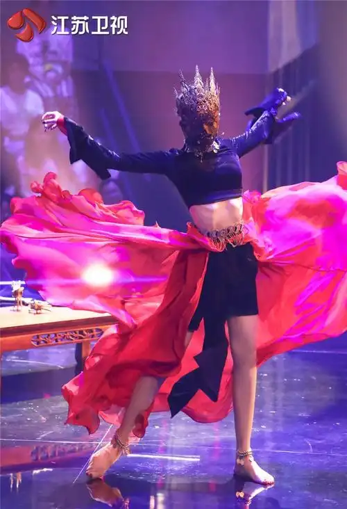 蒙面舞王女王不戴冠成功卫冕演员李纯重拾舞蹈之爱