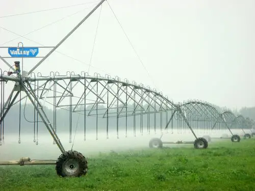 大型喷灌机灌溉图片集