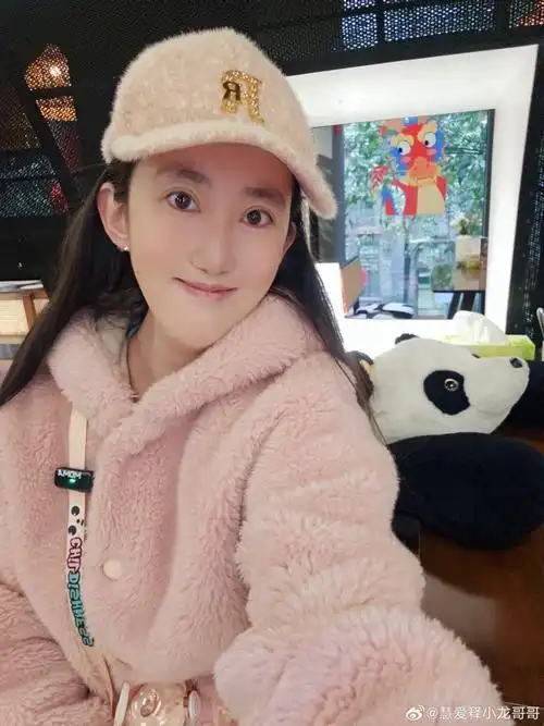 刘小慧ljh超话#小仙女本人了##仙女本仙#【刘小慧探店卖萌自拍95我