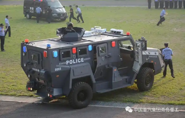 青岛重工两部新款警用装甲车交付用户