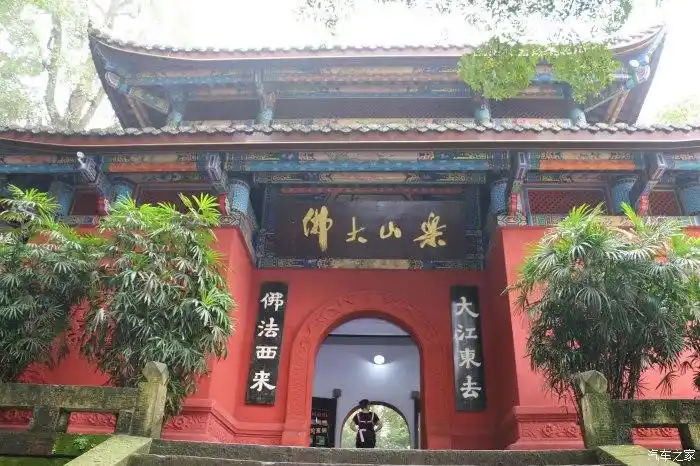 乐山大佛景区凌云寺