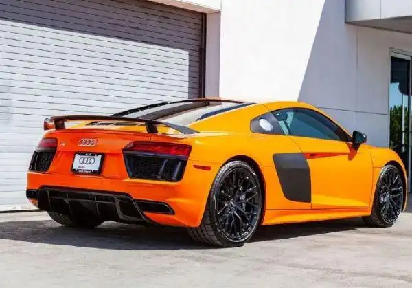 奥迪r8v10plus橙色外观非常霸气