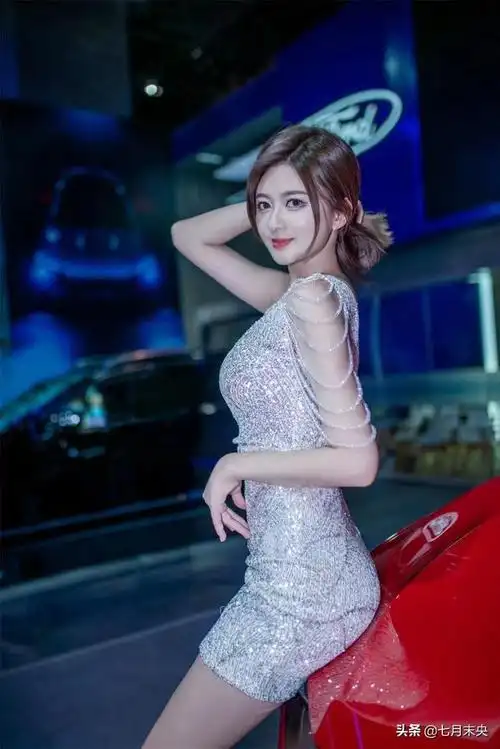 漂亮车模在东莞参加福特车展|街拍|大长腿|性感美女_网易订阅